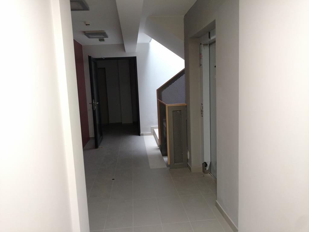 Pixel White Apart Wroclaw Luaran gambar